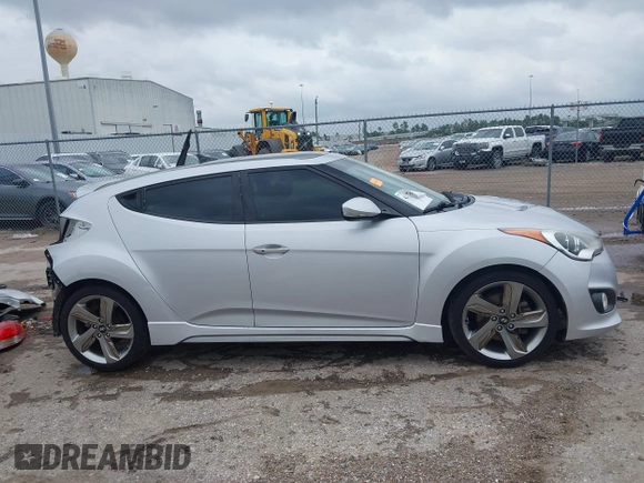 2013 Hyundai Veloster Turbo z VIN KMHTC6AE2DU122273, wystawiony jako IAAI lot #42174272 z przebiegiem 157 152 mil mil oraz . Historia ofert i sprzedaży dostępna na DreamBid. Obrazek 14.