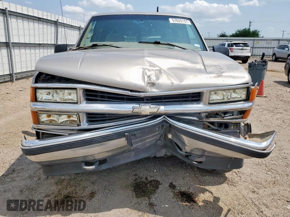 1999 Chevrolet Suburban z VIN 3GNFK16R2XG191868, wystawiony jako Copart lot #57620165 z przebiegiem 128 526 mil mil oraz Szkoda całkowita • Salvage title. Historia ofert i sprzedaży dostępna na DreamBid. Obrazek 5.