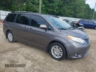 2013 Toyota Sienna XLE AAS z VIN 5TDYK3DC8DS386897, wystawiony jako IAAI lot #42581240 z przebiegiem 370 830 mil mil oraz . Historia ofert i sprzedaży dostępna na DreamBid. Obrazek 1.