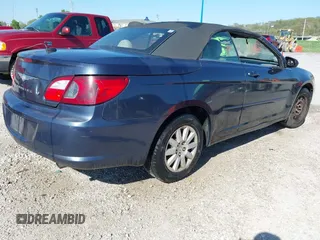 2008 Chrysler Sebring LX z VIN 1C3LC45K38N224310, wystawiony jako IAAI lot #41936817 z przebiegiem 220 458 mil mil oraz . Historia ofert i sprzedaży dostępna na DreamBid. Obrazek 4.