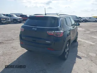 2018 Jeep Compass Latitude z VIN 3C4NJDBBXJT155149, wystawiony jako IAAI lot #42010672 z przebiegiem 81 784 mil mil oraz . Historia ofert i sprzedaży dostępna na DreamBid. Obrazek 16.
