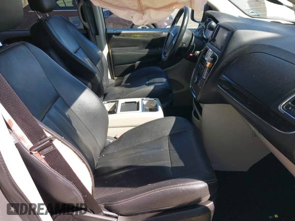 2013 Chrysler Town & Country Touring with VIN 2C4RC1BG9DR777819, listed as a IAAI auction lot 41824692 with 138,702 mi miles. Bid and sale history available at carsss.com. Image 5.