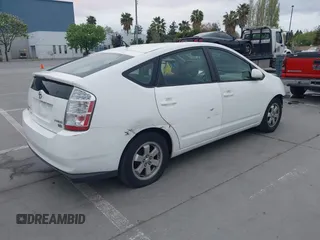 2004 Toyota Prius with VIN JTDKB22U640049837, listed as a IAAI auction lot 42033704 with 160,028 mi miles and . Bid and sale history available at DreamBid. Image 4.