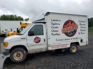 2005 Ford Econoline Cargo z VIN 1FDNE35L05HA95742, wystawiony jako Copart lot #56768625 z przebiegiem 130 000 mil mil oraz Tytuł czysty. Historia ofert i sprzedaży dostępna na DreamBid. Obrazek 1.
