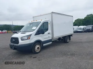 2018 Ford Transit z VIN 1FDBF8ZM3JKA90502, wystawiony jako IAAI lot #42545271 z przebiegiem 104 971 mil mil oraz . Historia ofert i sprzedaży dostępna na DreamBid. Obrazek 17.