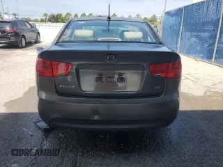 2010 Kia Forte EX z VIN KNAFU4A20A5295544, wystawiony jako Copart lot #58595625 z przebiegiem 322 520 mil mil oraz Szkoda całkowita • Salvage title. Historia ofert i sprzedaży dostępna na DreamBid. Obrazek 6.