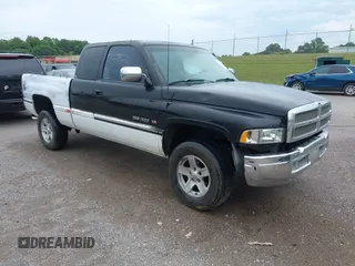 1996 Dodge 1500 z VIN 3B7HC13Y6TG180182, wystawiony jako IAAI lot #42443453 z przebiegiem 224 613 mil mil oraz . Historia ofert i sprzedaży dostępna na DreamBid. Obrazek 1.