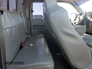 2010 Ford F-250 XL z VIN 1FTSX2B59AEA11222, wystawiony jako Copart lot #49899575 z przebiegiem Nie podano mil oraz Szkody całkowita. Historia ofert i sprzedaży dostępna na DreamBid. Obrazek 10.