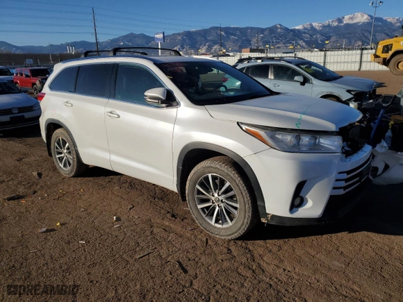 2017 Toyota Highlander XLE with VIN 5TDJZRFH8HS420884, listed as a Copart auction lot 42824885 with 168,163 mi miles and Salvage Title. Bid and sale history available at carsss.com. Image 4.