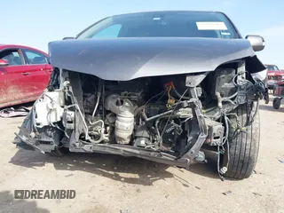 2018 Toyota Sienna XLE Auto Access Seat with VIN 5TDYZ3DC3JS951774, listed as a IAAI auction lot 41567595 with 160,197 mi miles. Bid and sale history available at carsss.com. Image 6.