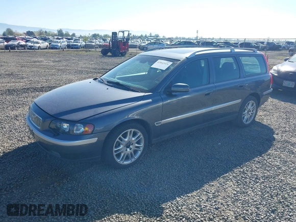 2004 Volvo V70 with VIN YV1SW59V042365432, listed as a IAAI auction lot 42042426 with 211,469 mi miles. Bid and sale history available at carsss.com. Image 2.