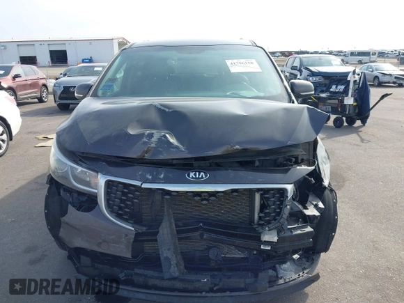 2017 Kia Sedona LX with VIN KNDMB5C19H6329933, listed as a IAAI auction lot 41796158 with 101,399 mi miles. Bid and sale history available at carsss.com. Image 13.