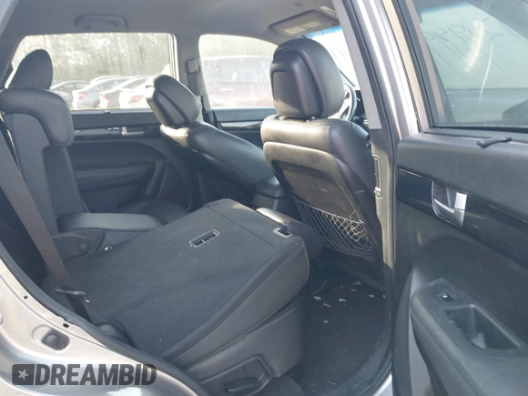 2014 Kia Sorento LX with VIN 5XYKTDA67EG489525, listed as a IAAI auction lot 42121940 with 180,281 mi miles. Bid and sale history available at carsss.com. Image 8.