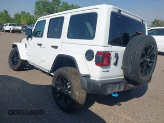 2024 Jeep Wrangler Sahara с VIN 1C4RJXP65RW296344, выставлен на аукционе IAAI как лот 42761334 с пробегом 30 948 миль миль и . История ставок и продаж доступна на DreamBid. Изображение 3.