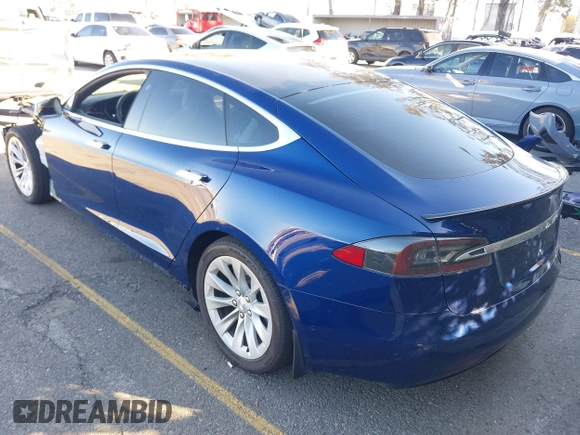 2019 Tesla Model S 75D z VIN 5YJSA1E27KF333645, wystawiony jako IAAI lot #41647989 z przebiegiem 52 528 mil mil oraz . Historia ofert i sprzedaży dostępna na DreamBid. Obrazek 3.