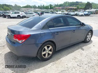 2014 Chevrolet Cruze 1LT z VIN 1G1PC5SB1E7102335, wystawiony jako IAAI lot #42226743 z przebiegiem 236 900 mil mil oraz . Historia ofert i sprzedaży dostępna na DreamBid. Obrazek 4.