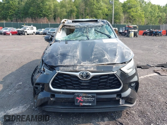 2022 Toyota Highlander XLE with VIN 5TDGZRBH0NS218066, listed as a IAAI auction lot 42461816 with 61,789 mi miles and . Bid and sale history available at DreamBid. Image 12.