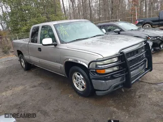 2000 Chevrolet Silverado 1500 LS with VIN 2GCEC19T1Y1380448, listed as a IAAI auction lot 41551018 with 236,697 mi miles. Bid and sale history available at carsss.com. Image 1.