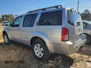 2006 Nissan Pathfinder SE z VIN 5N1AR18U46C627598, wystawiony jako IAAI lot #41527404 z przebiegiem 124 763 mil mil oraz . Historia ofert i sprzedaży dostępna na DreamBid. Obrazek 3.