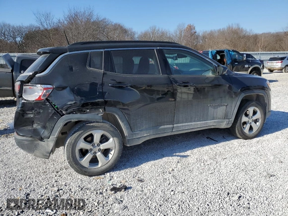 2017 Jeep Compass Latitude z VIN 3C4NJDBB0HT693451, wystawiony jako Copart lot #41578995 z przebiegiem 88 731 mil mil oraz Szkoda całkowita • Salvage title. Historia ofert i sprzedaży dostępna na DreamBid. Obrazek 3.