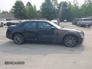 2014 Chrysler 300 S z VIN 2C3CCAGG8EH222645, wystawiony jako IAAI lot #42381766 z przebiegiem 254 710 mil mil oraz . Historia ofert i sprzedaży dostępna na DreamBid. Obrazek 13.