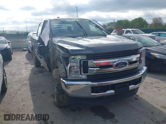 2018 Ford F-250 XL z VIN 1FT7W2B68JEC44218, wystawiony jako IAAI lot #42157081 z przebiegiem 173 909 mil mil oraz . Historia ofert i sprzedaży dostępna na DreamBid. Obrazek 1.