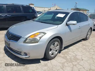 2007 Nissan Altima 2.5 with VIN 1N4AL21E17C154782, listed as a IAAI auction lot 42093605 with 142,591 mi miles. Bid and sale history available at carsss.com. Image 2.