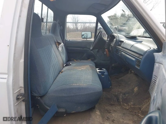 1996 Ford F-250 HD with VIN 1FTHF25HXTEA54523, listed as a IAAI auction lot 41646186 with 206,050 mi miles. Bid and sale history available at carsss.com. Image 5.