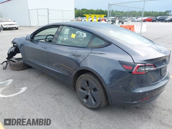 2023 Tesla Model 3 z VIN 5YJ3E1EA1PF449575, wystawiony jako IAAI lot #42457119 z przebiegiem 51 084 mil mil oraz . Historia ofert i sprzedaży dostępna na DreamBid. Obrazek 3.