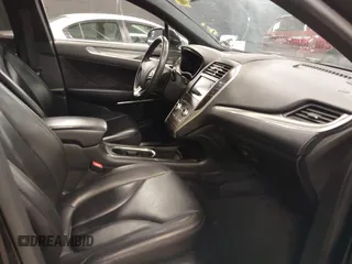 2019 Lincoln MKC Standard with VIN 5LMCJ1D95KUL17768, listed as a IAAI auction lot 42171032 with 24,578 mi miles. Bid and sale history available at carsss.com. Image 5.