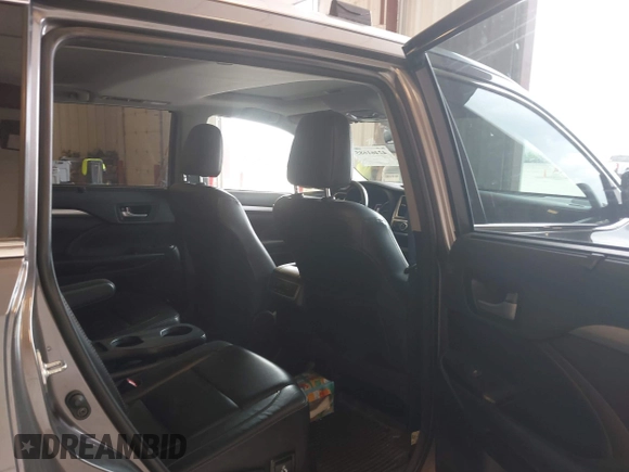 2018 Toyota Highlander SE с VIN 5TDJZRFHXJS904447, выставлен на аукционе IAAI как лот 42461685 с пробегом 89 056 миль миль и . История ставок и продаж доступна на DreamBid. Изображение 8.