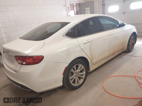 2015 Chrysler 200 Limited with VIN 1C3CCCAB2FN578266, listed as a IAAI auction lot 42113716 with 152,360 mi miles. Bid and sale history available at carsss.com. Image 4.