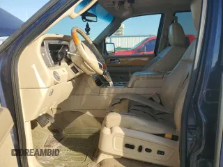 2010 Lincoln Navigator z VIN 5LMJJ2J58AEJ04689, wystawiony jako Copart lot #59013055 z przebiegiem 230 887 mil mil oraz Czysty tytuł • Clean title. Historia ofert i sprzedaży dostępna na DreamBid. Obrazek 7.