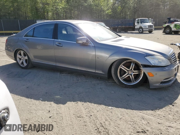 2012 Mercedes-Benz S 550 z VIN WDDNG9EB4CA455048, wystawiony jako Copart lot #54227215 z przebiegiem Nie podano mil oraz Nie do naprawy • Non repairable. Historia ofert i sprzedaży dostępna na DreamBid. Obrazek 4.