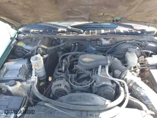 2001 Chevrolet Blazer LT with VIN 1GNDT13W71K195400, listed as a IAAI auction lot 41682682 with 178,957 mi miles. Bid and sale history available at carsss.com. Image 10.
