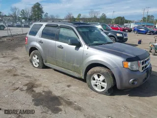 2008 Ford Escape XLT with VIN 1FMCU03178KA47527, listed as a IAAI auction lot 41672719 with 306,312 mi miles. Bid and sale history available at carsss.com. Image 1.