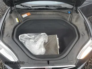 2016 Tesla Model S 90D z VIN 5YJSA1E47GF129744, wystawiony jako Copart lot #47797395 z przebiegiem 87 678 mil mil oraz Szkoda całkowita • Salvage title. Historia ofert i sprzedaży dostępna na DreamBid. Obrazek 13.