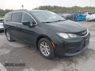 2020 Chrysler Voyager LXi z VIN 2C4RC1DG5LR164284, wystawiony jako IAAI lot #42055376 z przebiegiem 143 474 mil mil oraz . Historia ofert i sprzedaży dostępna na DreamBid. Obrazek 1.