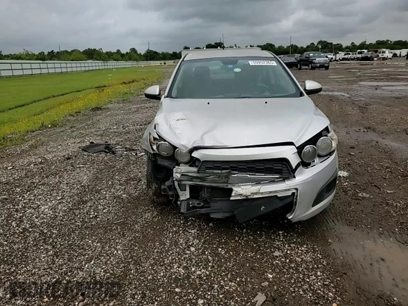 2012 Chevrolet Sonic LS z VIN 1G1JA5SH6C4164795, wystawiony jako Copart lot #55952365 z przebiegiem 119 966 mil mil oraz Szkoda całkowita • Salvage title. Historia ofert i sprzedaży dostępna na DreamBid. Obrazek 14.