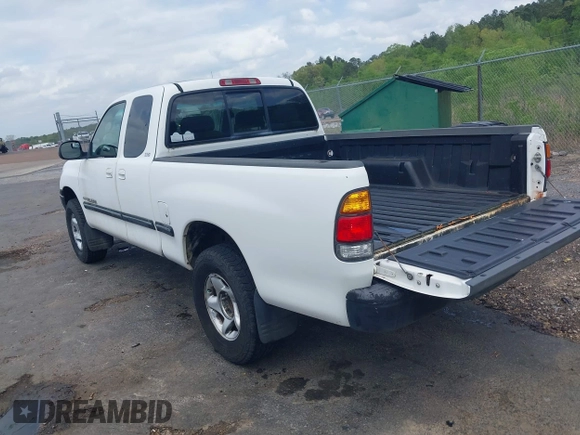 2001 Toyota Tundra SR5 with VIN 5TBRN34161S216827, listed as a IAAI auction lot 41942730 with 204,185 mi miles and . Bid and sale history available at DreamBid. Image 3.
