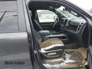 2021 Ram 1500 Big Horn с VIN 1C6SRFBT7MN537067, выставлен на аукционе IAAI как лот 41636141 с пробегом 48 006 миль миль и . История ставок и продаж доступна на DreamBid. Изображение 5.