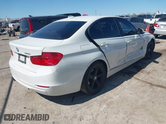 2014 BMW 3 Series 328i z VIN WBA3C1C55EK109483, wystawiony jako IAAI lot #41670180 z przebiegiem 99 947 mil mil oraz . Historia ofert i sprzedaży dostępna na DreamBid. Obrazek 4.