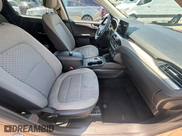 2020 Ford Escape SE with VIN 1FMCU0G69LUB61290, listed as a Copart auction lot 67142325 with 147,546 mi miles and Clean title. Bid and sale history available at DreamBid. Image 5.