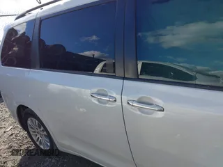 2017 Toyota Sienna XLE Auto Access Seat with VIN 5TDYZ3DC8HS766601, listed as a IAAI auction lot 41232878 with 133,861 mi miles. Bid and sale history available at carsss.com. Image 12.