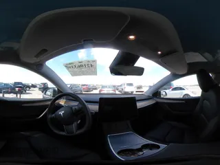 2024 Tesla Model Y Long Range z VIN 7SAYGDEE0RA263842, wystawiony jako IAAI lot #42106339 z przebiegiem 48 447 mil mil oraz . Historia ofert i sprzedaży dostępna na DreamBid. Obrazek 18.