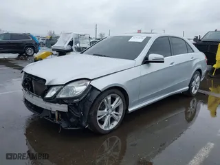 2013 Mercedes-Benz E-Class E 350 Luxury with VIN WDDHF8JB1DA720607, listed as a IAAI auction lot 41514018 with 135,926 mi miles. Bid and sale history available at carsss.com. Image 17.