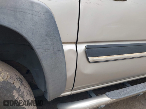 2004 Chevrolet Avalanche Z71 z VIN 3GNEK12TX4G226357, wystawiony jako IAAI lot #42507205 z przebiegiem 200 631 mil mil oraz . Historia ofert i sprzedaży dostępna na DreamBid. Obrazek 12.