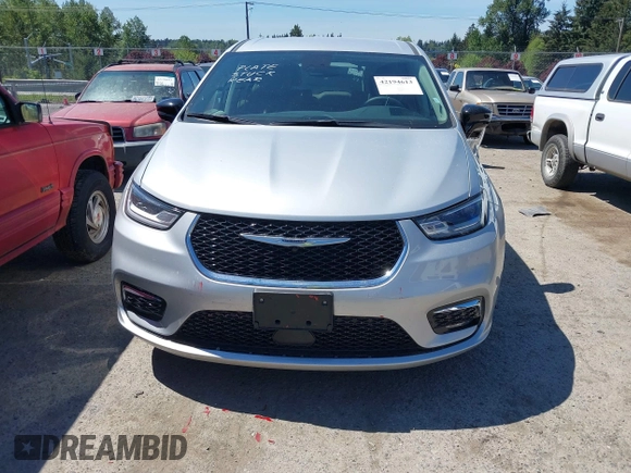 2024 Chrysler Pacifica Hybrid Select z VIN 2C4RC1S7XRR147332, wystawiony jako IAAI lot #42194613 z przebiegiem 25 493 mil mil oraz . Historia ofert i sprzedaży dostępna na DreamBid. Obrazek 13.