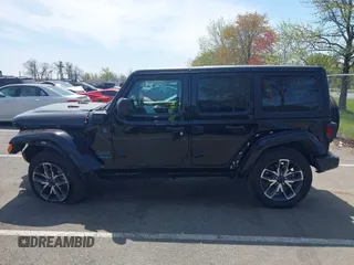 2024 Jeep Wrangler Willys с VIN 1C4RJXN68RW145341, выставлен на аукционе IAAI как лот 42107372 с пробегом 15 101 миль миль и . История ставок и продаж доступна на DreamBid. Изображение 14.