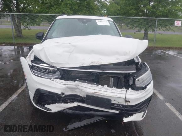 2022 Volkswagen Tiguan SE R-Line Black with VIN 3VV8B7AX6NM027050, listed as a IAAI auction lot 42463714 with 45,303 mi miles and . Bid and sale history available at DreamBid. Image 6.